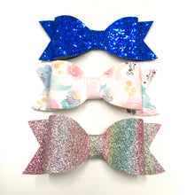 Load image into Gallery viewer, Leatherette Glitter Bow Trio