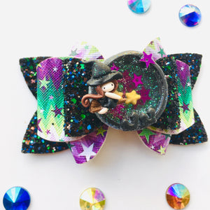 Clay Shaker Witch Halloween Bow